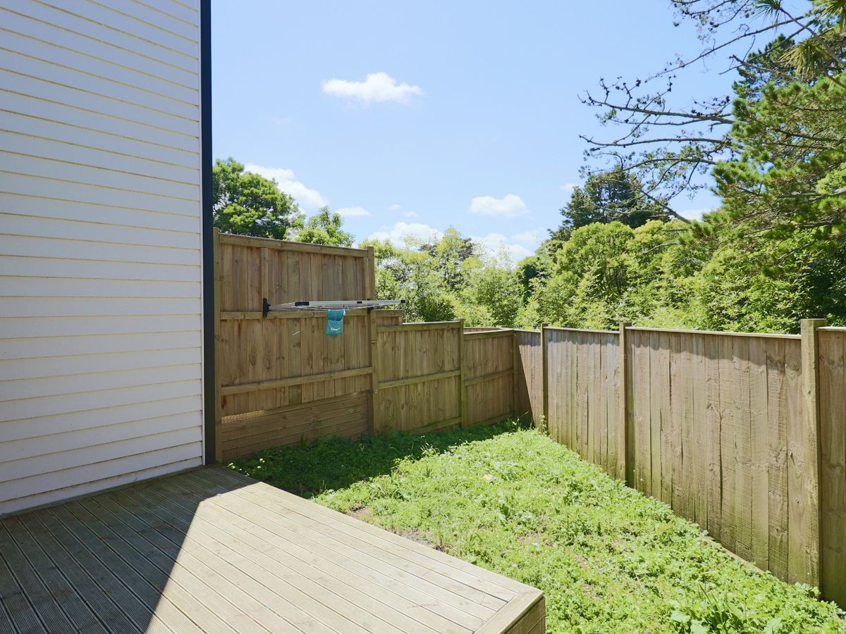 For rent, 3 beds 2 baths townhouse with garage, Available Now, 22 Korokio Lane, Henderson, Auckland