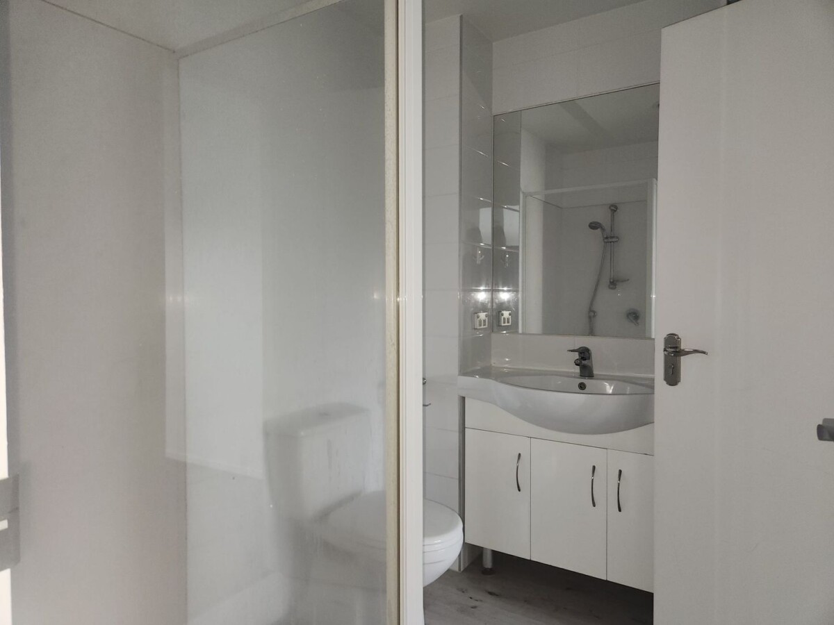 Mortgagee sale, Double Grammar school zone, 136m2 4 beds 3 baths 2 car parks apartment, within walking distance to Westfield Newmarket, zoned for Auckland Grammar and Epsom Girls Grammar school, Now it is possible to view this property! Please contact us to arrange viewing times, 210/26 Remuera Road, Newmarket, Auckland