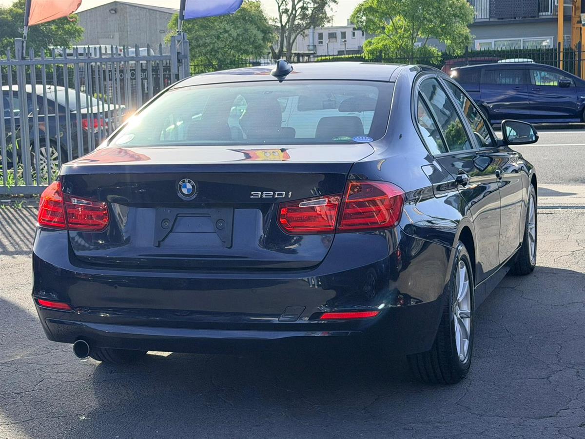 2012 BMW 320i **Leather Seats**Sedan Automatic, Blue, 5 seats, Petrol, 1,997 cc, 38,760 km