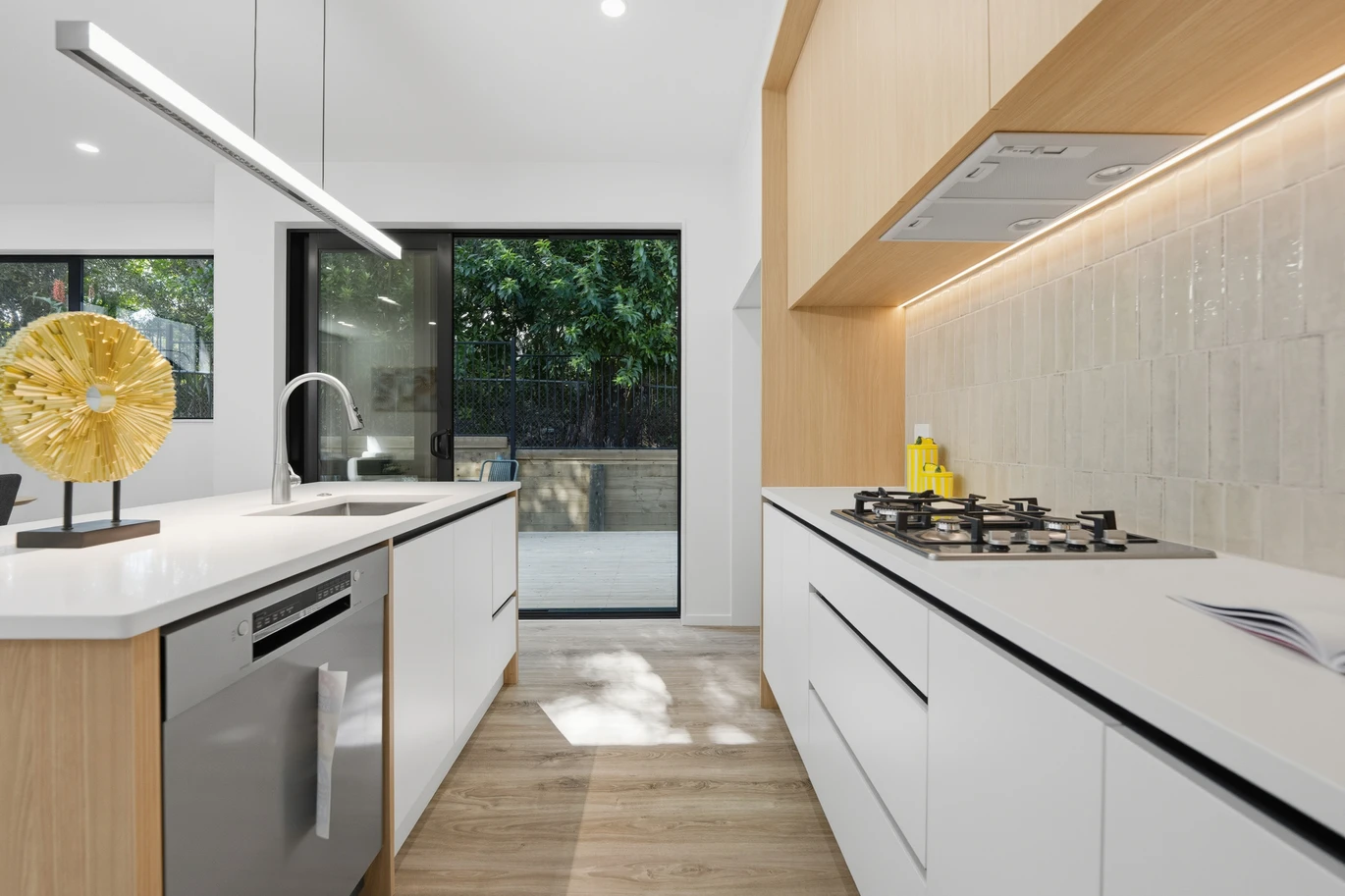 Brandnew standalone 4 beds 2.5 baths home with garage by Crum Park, close to schools, supermarket, Lynn Mall, zonfed for Green Bay Primary/Intermediate and Green Bay High School, Glen Eden Intermediate, 48 Hilling Street Titirangi, Auckland