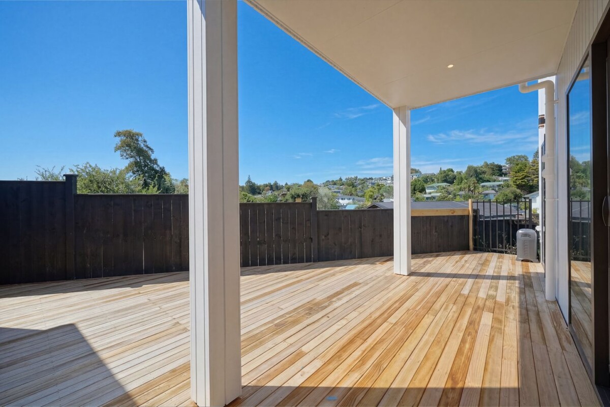 Brandnew standalone 3 beds 1.5 baths home with car park, just minutes from key amenities including Westgate Shopping Centre, motorway access, with Massey Primary and Massey High School within easy walking distance, along with zoning for St Paul’s School, 3/11 Glenfinn Place, Massey, Auckland
