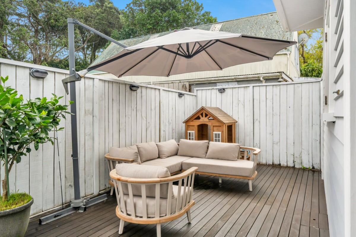 Move-in ready, 141m2 Renovated 3 beds 2 baths house with car parks on 474m2 section, fully fenced, along with recently renovated bathrooms, including a contemporary family bathroom and a stylish ensuite, 69 Rockfield Road, Penrose, Auckland