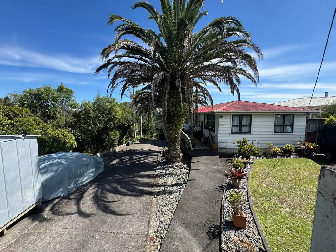 MORTGAGEE SALE, 2 x 3-beds houses on a combined 2,003m² section, within walking distance to the local shopping centre and a short drive to the motorway and Westgate. 1 km to Massey High School, 420 & 422 Don Buck Road, Massey, Auckland