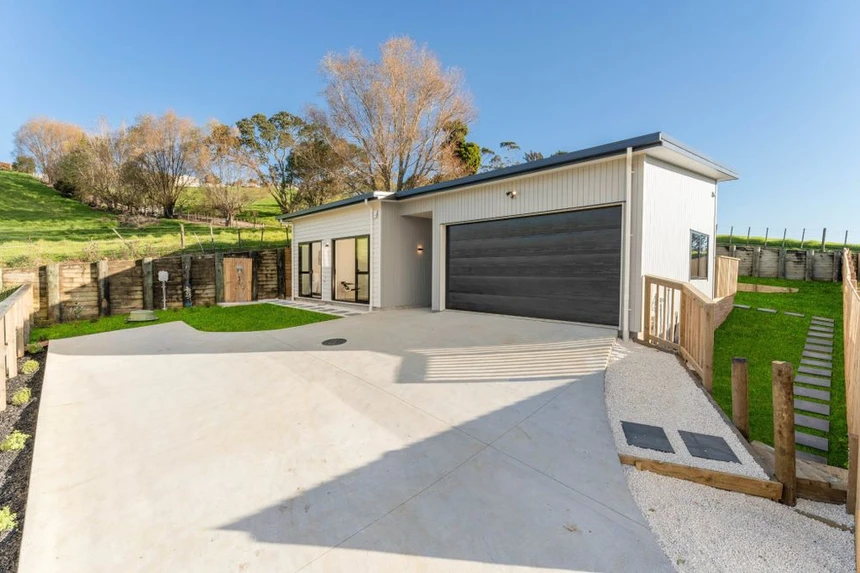 213m2 5 beds 3 baths house with double garage on 582m2 section, 3 beds home plus 2-beds granny, currently rented at $950 per week, Walk to schools & Warkworth town centre, Short drive to beaches, wineries & regional parks, 13 Titapu Road Warkworth, Auckland