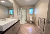 For rent, 4 beds 2 baths house with double garage, Available Now, 10 Chard Place, Mission Heights, Auckland