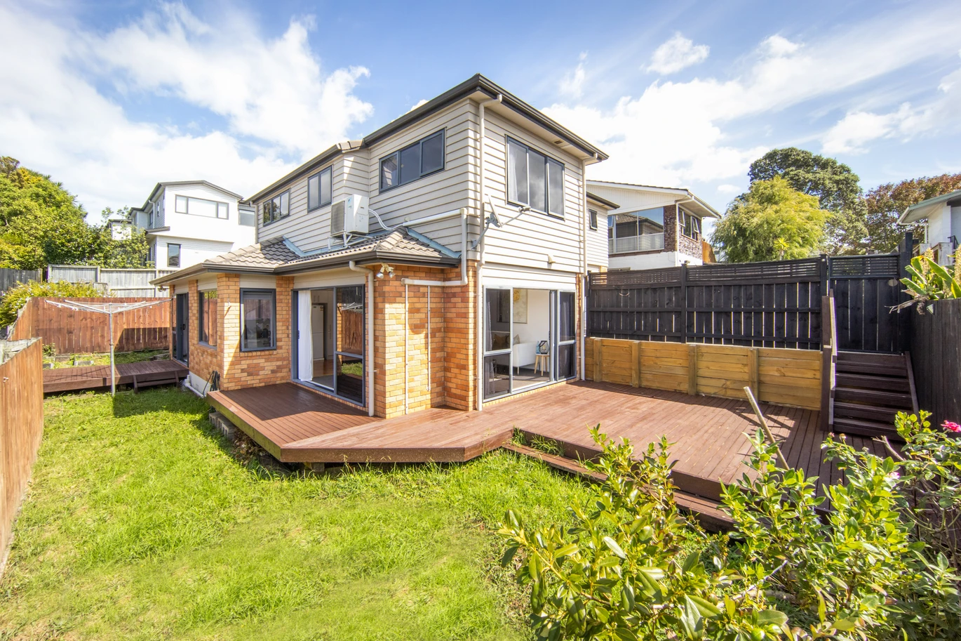 209m2 4 beds 2.5 baths house with double garage on 428m2 section, close to local amenities, parks, and public transport, Zoned for Halsey Drive Primary & Lynfield College, 50 Halsey Drive, Lynfield, Auckland