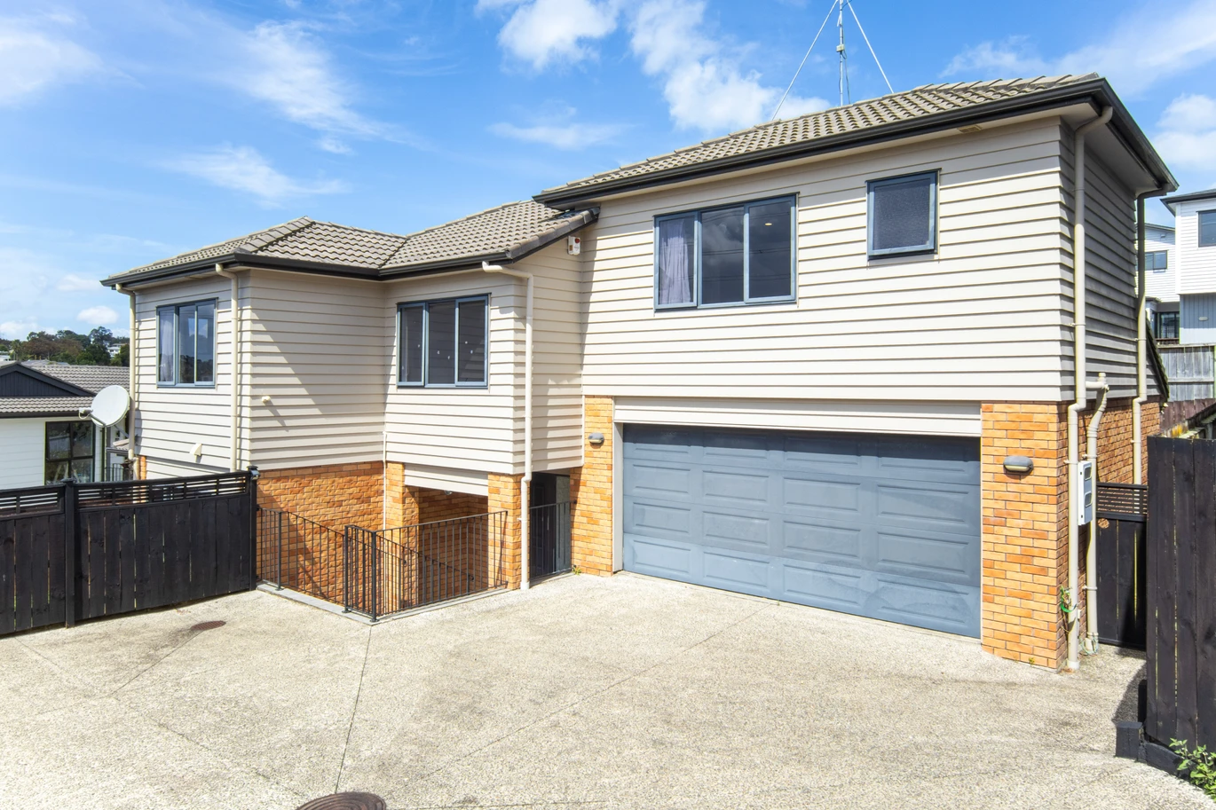 209m2 4 beds 2.5 baths house with double garage on 428m2 section, close to local amenities, parks, and public transport, Zoned for Halsey Drive Primary & Lynfield College, 50 Halsey Drive, Lynfield, Auckland