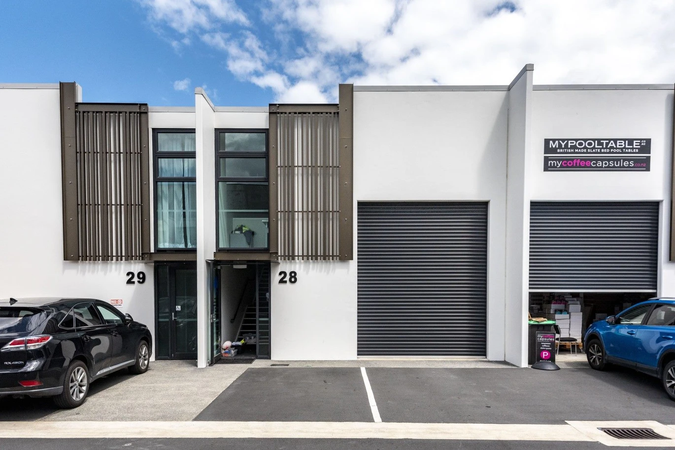 Must sell, Asking Price $698,000 + GST (if any), 135m2 high-stud industrial / commercial unit, CV: $830,000, One dedicated car park plus additional space in front of the roller door, in Oracle Business Park, located within Rosedale’s established industrial precinct, 28/3 Oracle Drive Albany, Auckland