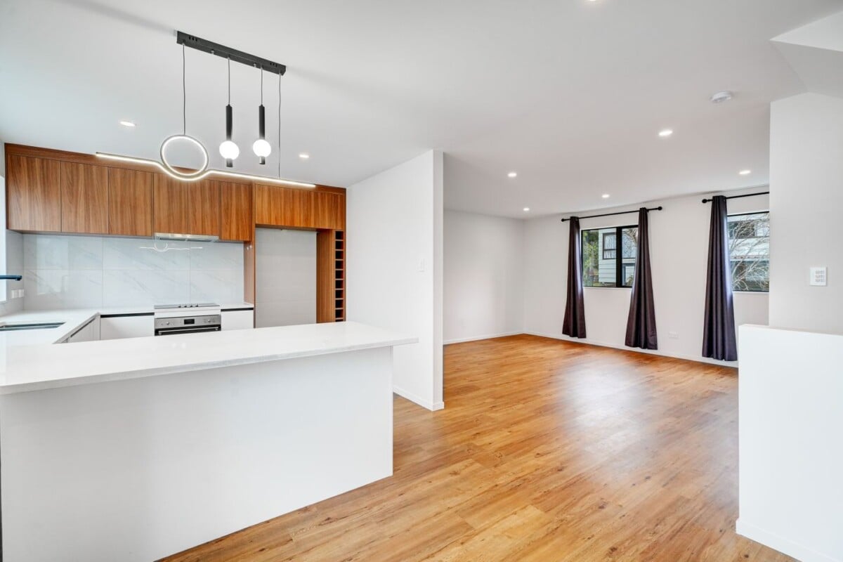 154m2 Brandnew freehold 4 beds 3 baths home with garage, Fully fenced with low-maintenance backyard, walking to New Lynn School, the train station, library, restaurants, Lynn Mall, Zone for New Lynn School and Blockhouse Bay Intermediate, 6/63 Gardner Avenue, New Lynn, Auckland