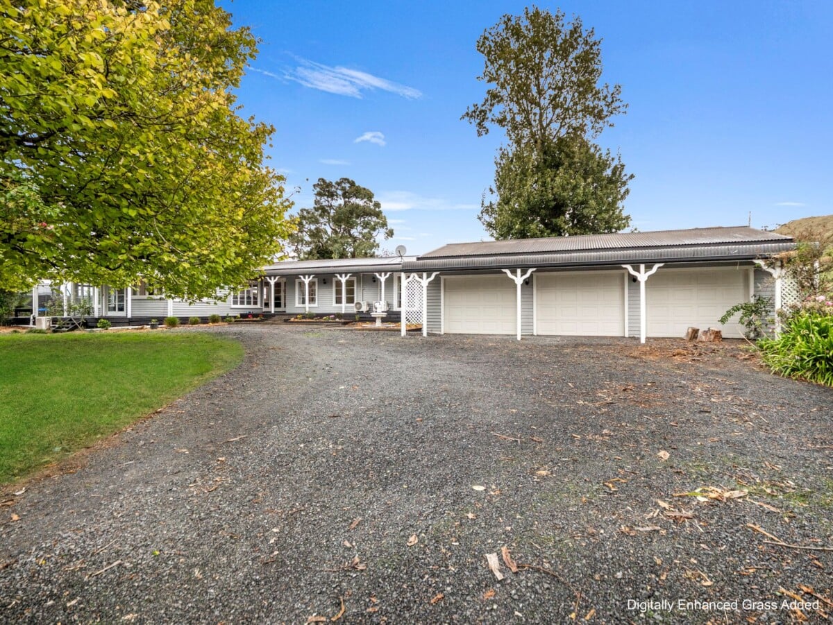 208 m2 Lifestyle 4 beds 2 baths house with sleepout on 1.29 ha land, 3-bay garaging, substantial 4-bay shedding with 3-phase power, and an additional 2-bay garage, close to Te Kauwhata village, you’ll have access to schools, childcare, medical facilities, emergency services, a golf course, sports clubs, a library, and a range of shops and cafés, approx 83 km to Auckland, 232 Martin Road, Waerenga, Waikato