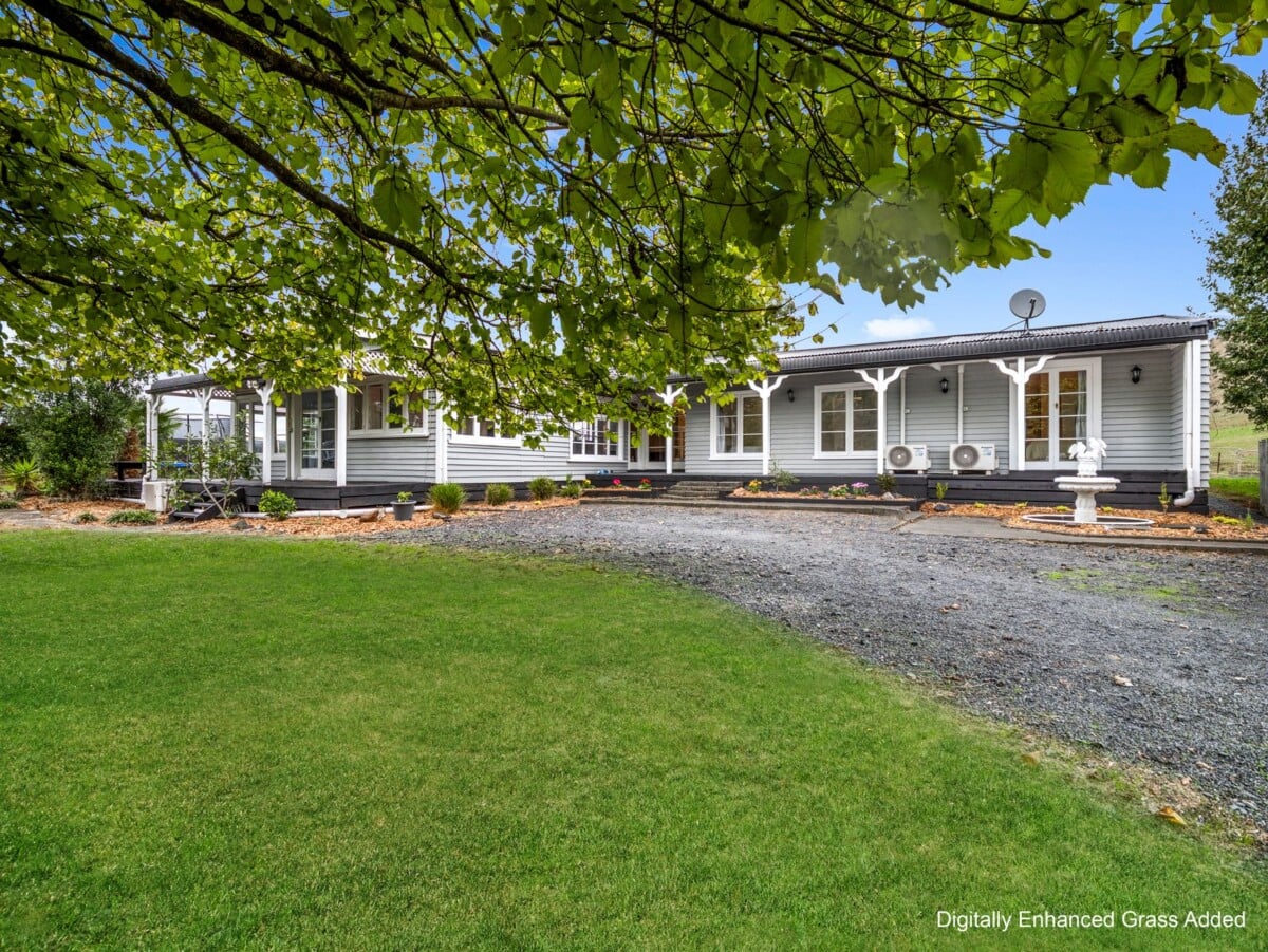 208 m2 Lifestyle 4 beds 2 baths house with sleepout on 1.29 ha land, 3-bay garaging, substantial 4-bay shedding with 3-phase power, and an additional 2-bay garage, close to Te Kauwhata village, you’ll have access to schools, childcare, medical facilities, emergency services, a golf course, sports clubs, a library, and a range of shops and cafés, approx 83 km to Auckland, 232 Martin Road, Waerenga, Waikato