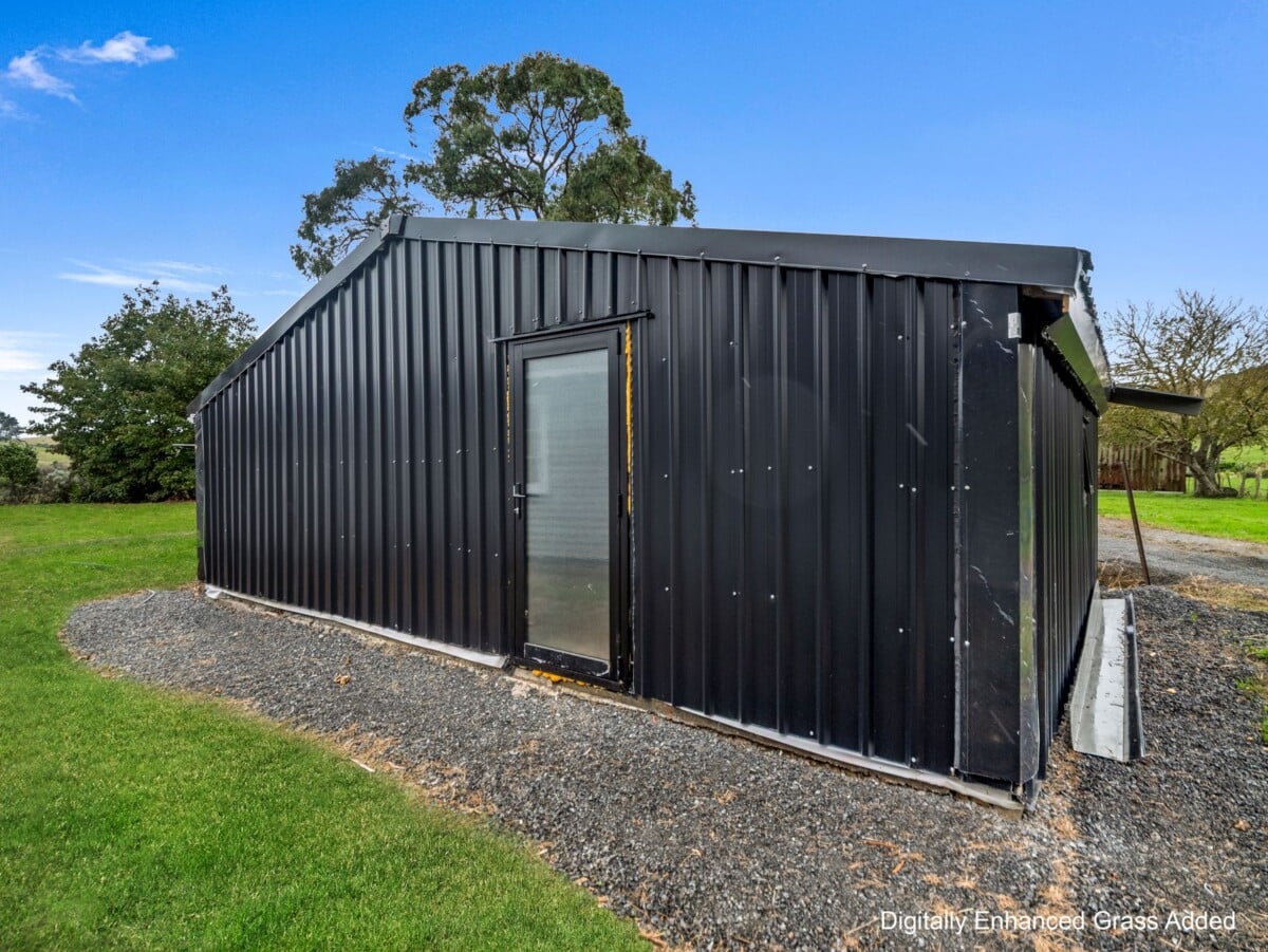 208 m2 Lifestyle 4 beds 2 baths house with sleepout on 1.29 ha land, 3-bay garaging, substantial 4-bay shedding with 3-phase power, and an additional 2-bay garage, close to Te Kauwhata village, you’ll have access to schools, childcare, medical facilities, emergency services, a golf course, sports clubs, a library, and a range of shops and cafés, approx 83 km to Auckland, 232 Martin Road, Waerenga, Waikato