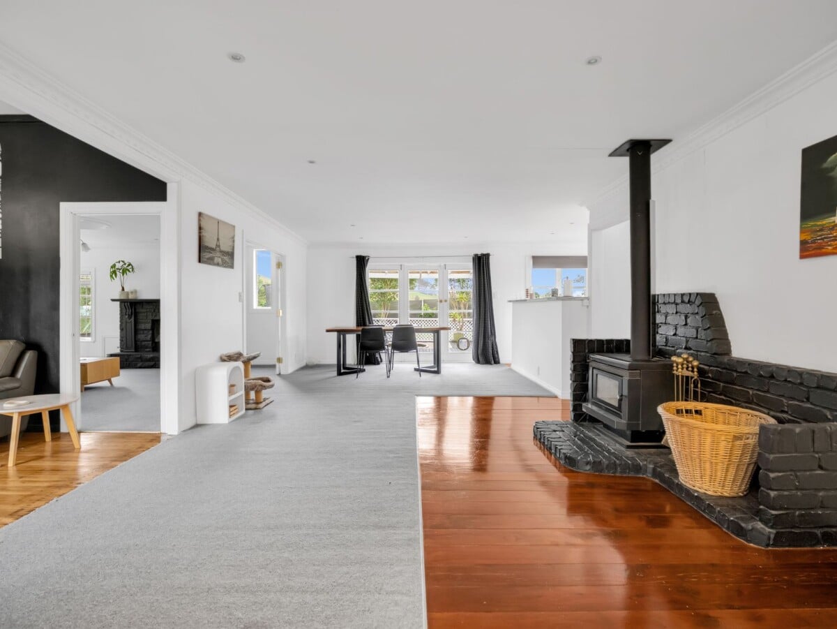 208 m2 Lifestyle 4 beds 2 baths house with sleepout on 1.29 ha land, 3-bay garaging, substantial 4-bay shedding with 3-phase power, and an additional 2-bay garage, close to Te Kauwhata village, you’ll have access to schools, childcare, medical facilities, emergency services, a golf course, sports clubs, a library, and a range of shops and cafés, approx 83 km to Auckland, 232 Martin Road, Waerenga, Waikato