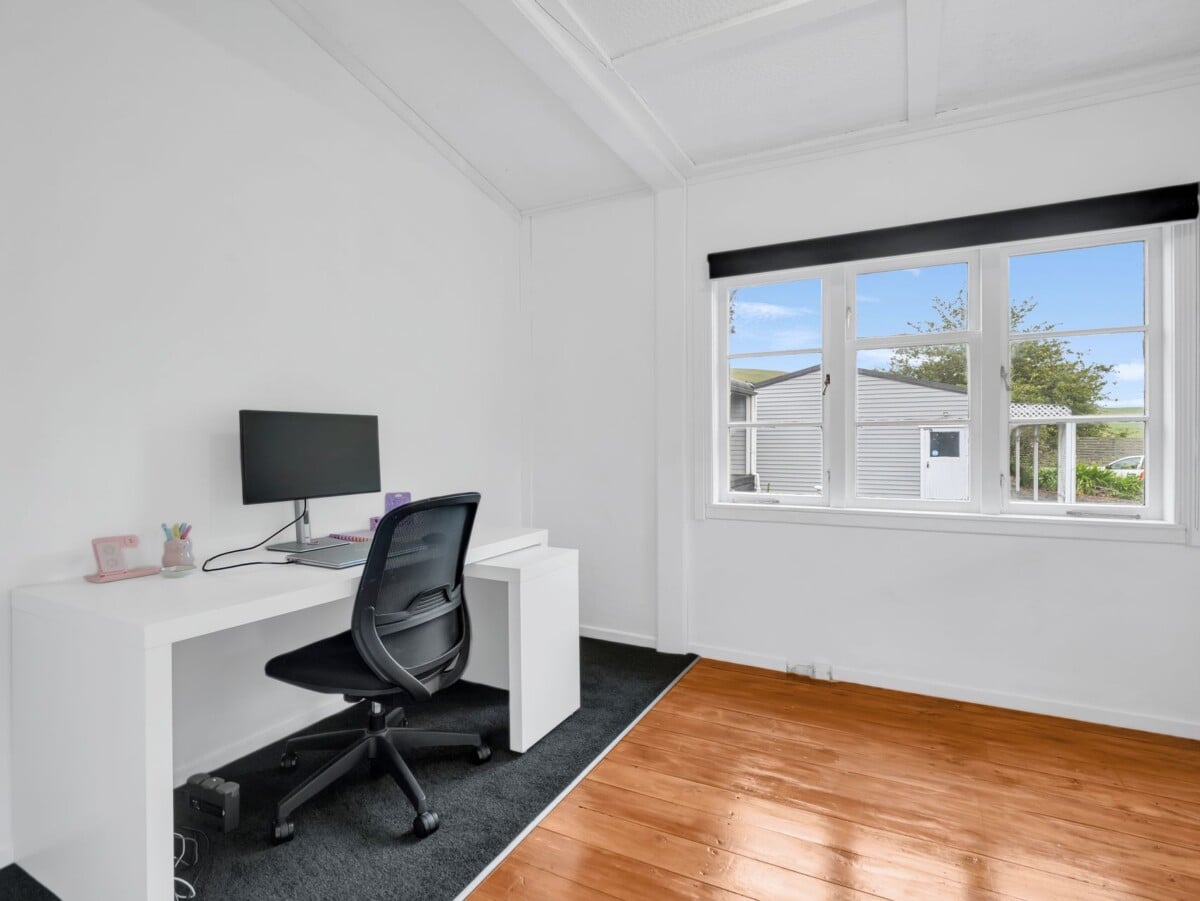 208 m2 Lifestyle 4 beds 2 baths house with sleepout on 1.29 ha land, 3-bay garaging, substantial 4-bay shedding with 3-phase power, and an additional 2-bay garage, close to Te Kauwhata village, you’ll have access to schools, childcare, medical facilities, emergency services, a golf course, sports clubs, a library, and a range of shops and cafés, approx 83 km to Auckland, 232 Martin Road, Waerenga, Waikato