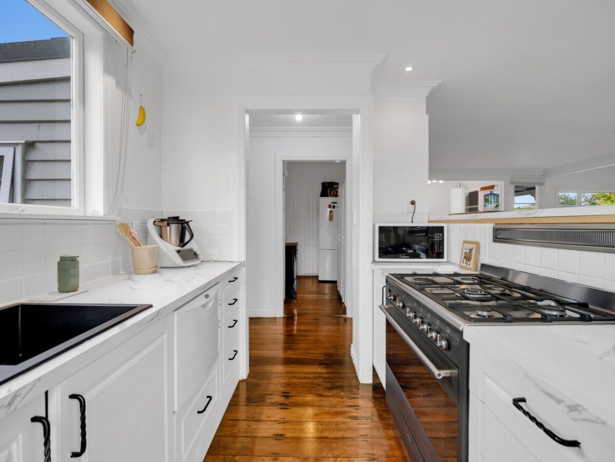 208 m2 Lifestyle 4 beds 2 baths house with sleepout on 1.29 ha land, 3-bay garaging, substantial 4-bay shedding with 3-phase power, and an additional 2-bay garage, close to Te Kauwhata village, you’ll have access to schools, childcare, medical facilities, emergency services, a golf course, sports clubs, a library, and a range of shops and cafés, approx 83 km to Auckland, 232 Martin Road, Waerenga, Waikato
