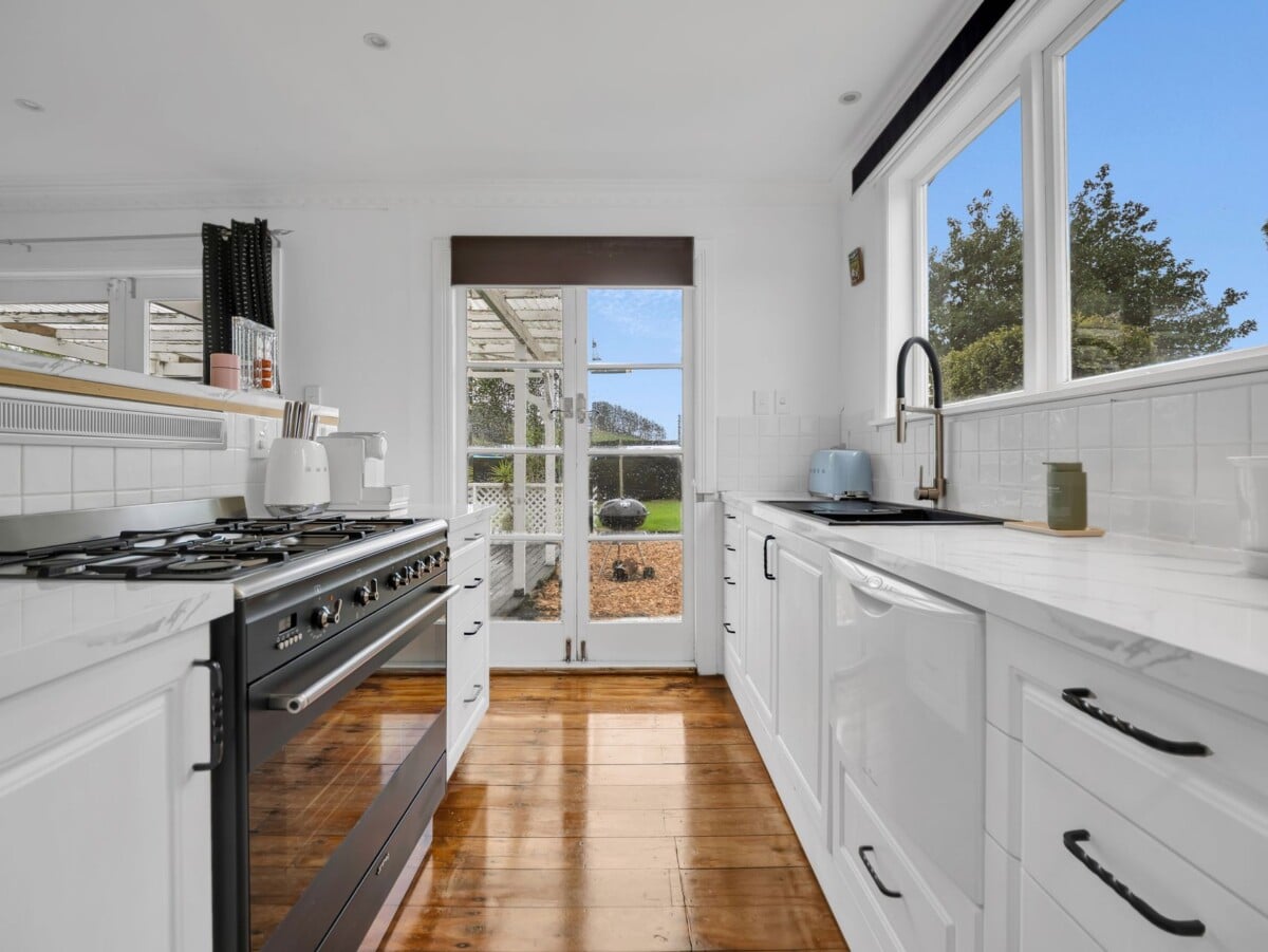 208 m2 Lifestyle 4 beds 2 baths house with sleepout on 1.29 ha land, 3-bay garaging, substantial 4-bay shedding with 3-phase power, and an additional 2-bay garage, close to Te Kauwhata village, you’ll have access to schools, childcare, medical facilities, emergency services, a golf course, sports clubs, a library, and a range of shops and cafés, approx 83 km to Auckland, 232 Martin Road, Waerenga, Waikato
