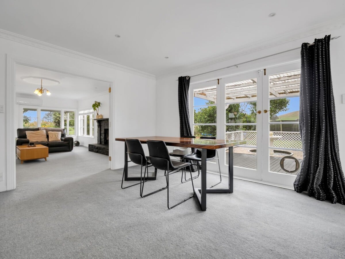 208 m2 Lifestyle 4 beds 2 baths house with sleepout on 1.29 ha land, 3-bay garaging, substantial 4-bay shedding with 3-phase power, and an additional 2-bay garage, close to Te Kauwhata village, you’ll have access to schools, childcare, medical facilities, emergency services, a golf course, sports clubs, a library, and a range of shops and cafés, approx 83 km to Auckland, 232 Martin Road, Waerenga, Waikato