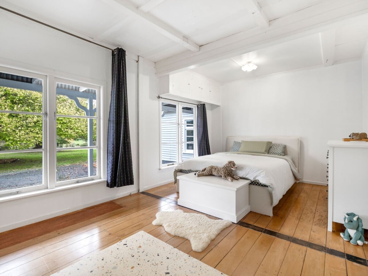 208 m2 Lifestyle 4 beds 2 baths house with sleepout on 1.29 ha land, 3-bay garaging, substantial 4-bay shedding with 3-phase power, and an additional 2-bay garage, close to Te Kauwhata village, you’ll have access to schools, childcare, medical facilities, emergency services, a golf course, sports clubs, a library, and a range of shops and cafés, approx 83 km to Auckland, 232 Martin Road, Waerenga, Waikato