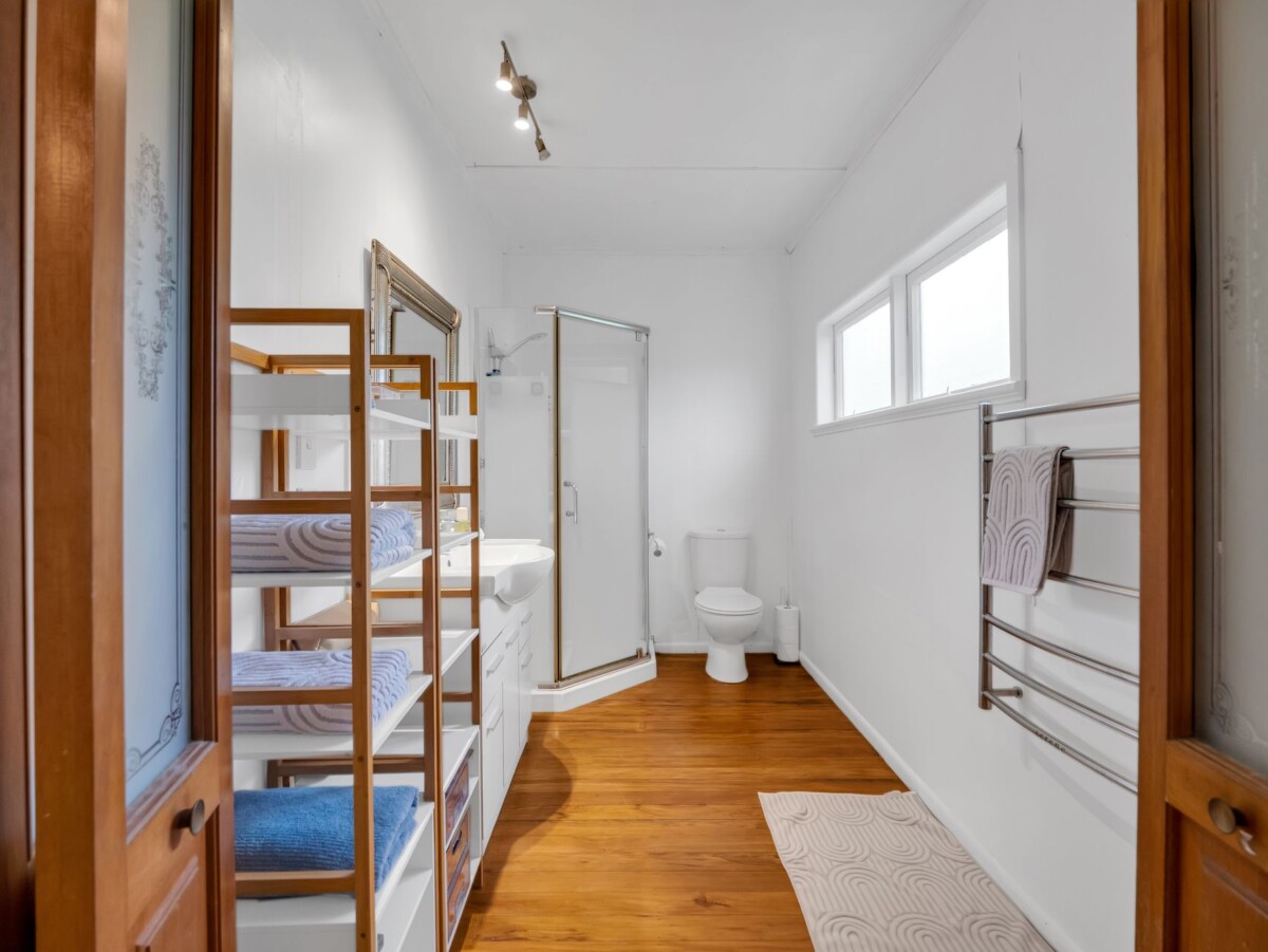 208 m2 Lifestyle 4 beds 2 baths house with sleepout on 1.29 ha land, 3-bay garaging, substantial 4-bay shedding with 3-phase power, and an additional 2-bay garage, close to Te Kauwhata village, you’ll have access to schools, childcare, medical facilities, emergency services, a golf course, sports clubs, a library, and a range of shops and cafés, approx 83 km to Auckland, 232 Martin Road, Waerenga, Waikato