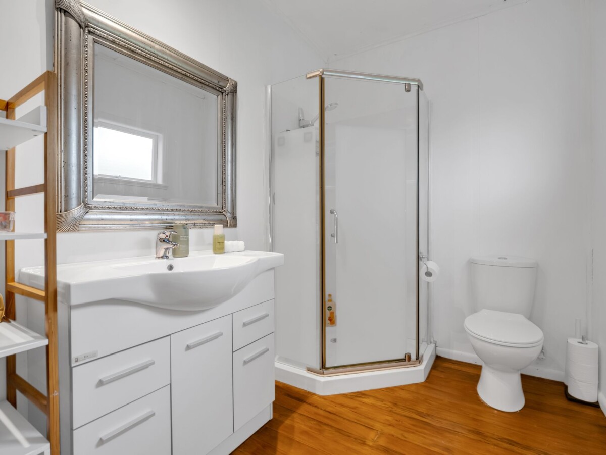208 m2 Lifestyle 4 beds 2 baths house with sleepout on 1.29 ha land, 3-bay garaging, substantial 4-bay shedding with 3-phase power, and an additional 2-bay garage, close to Te Kauwhata village, you’ll have access to schools, childcare, medical facilities, emergency services, a golf course, sports clubs, a library, and a range of shops and cafés, approx 83 km to Auckland, 232 Martin Road, Waerenga, Waikato