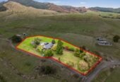 208 m2 Lifestyle 4 beds 2 baths house with sleepout on 1.29 ha land, 3-bay garaging, substantial 4-bay shedding with 3-phase power, and an additional 2-bay garage, close to Te Kauwhata village, you’ll have access to schools, childcare, medical facilities, emergency services, a golf course, sports clubs, a library, and a range of shops and cafés, approx 83 km to Auckland, 232 Martin Road, Waerenga, Waikato