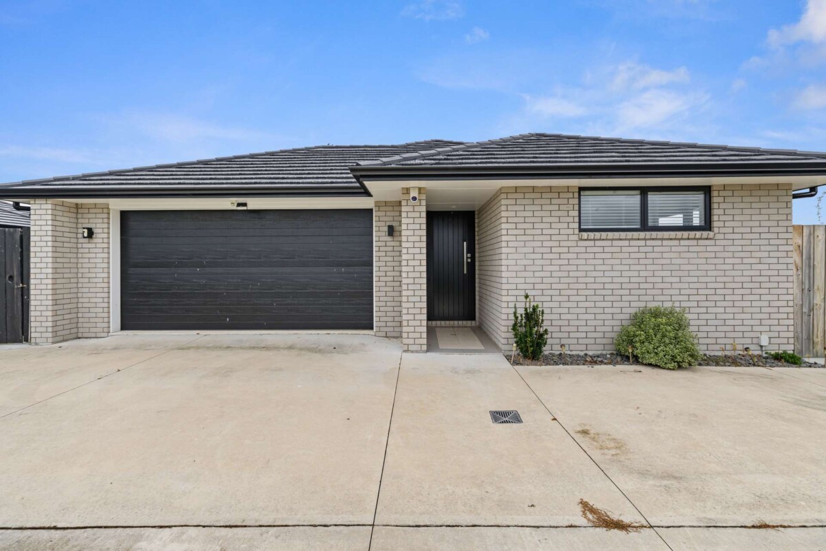 159m2 4 beds 2 baths house with double garage, close to Te Kauwhata Primary School and zoned for Te Kauwhata College. Local shops, cafés, and green spaces, approx 77 km to Auckland, 1 Rosso Lane, Te Kauwhata, Waikato