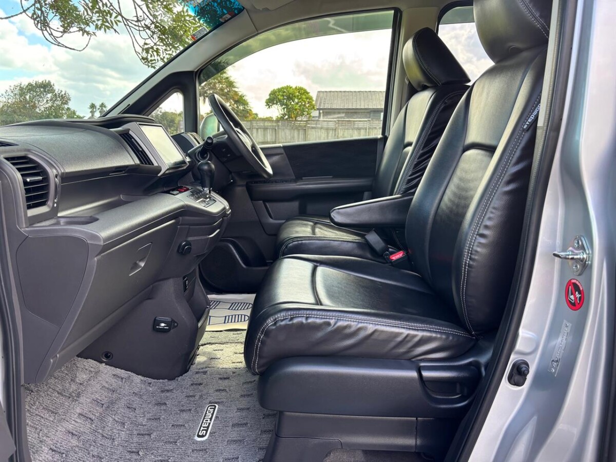 2014 Honda Stepwagon 2.0 G Comfort Selection, Automatic, 5 Door, Van, Silver, 8 Seats (Leather), 2000cc, Petrol, 126,916km