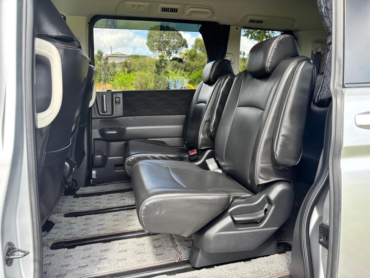 2014 Honda Stepwagon 2.0 G Comfort Selection, Automatic, 5 Door, Van, Silver, 8 Seats (Leather), 2000cc, Petrol, 126,916km