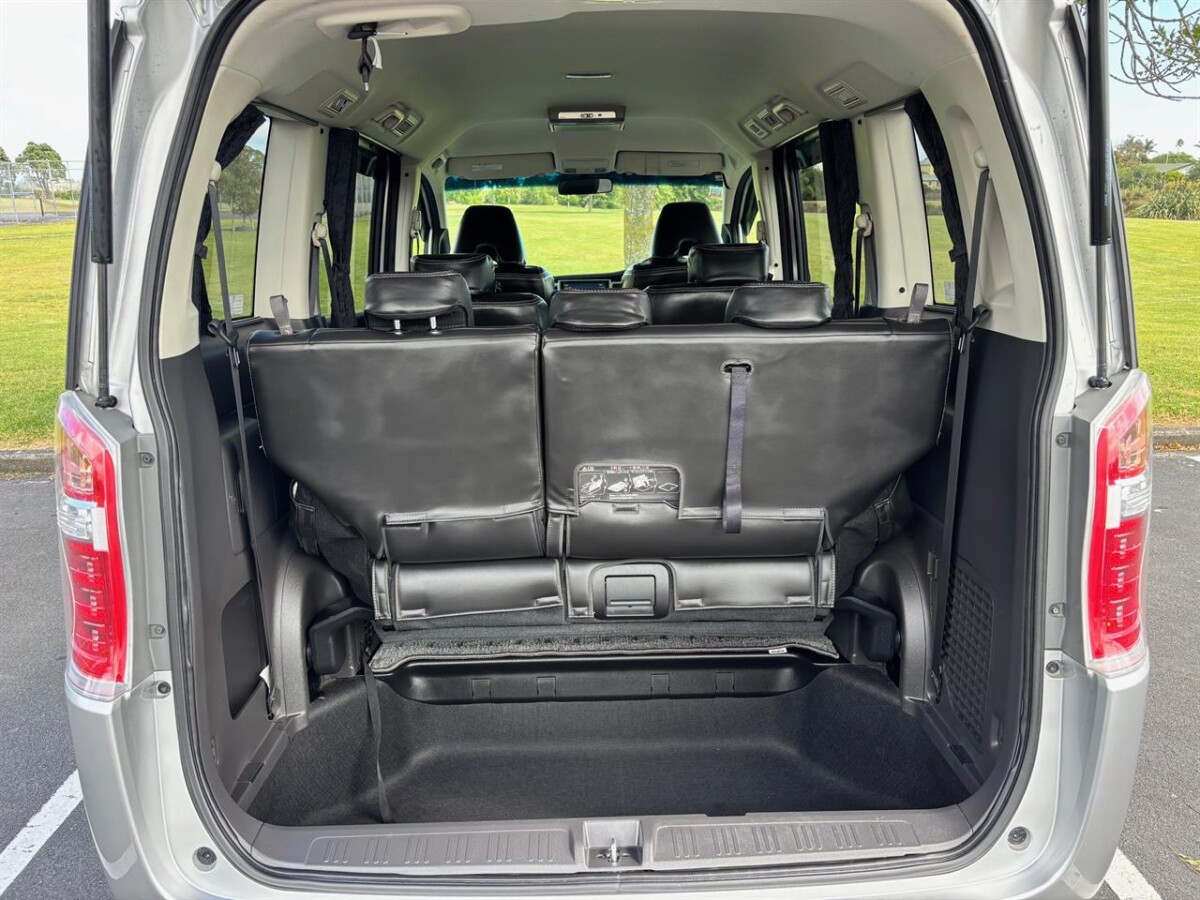 2014 Honda Stepwagon 2.0 G Comfort Selection, Automatic, 5 Door, Van, Silver, 8 Seats (Leather), 2000cc, Petrol, 126,916km