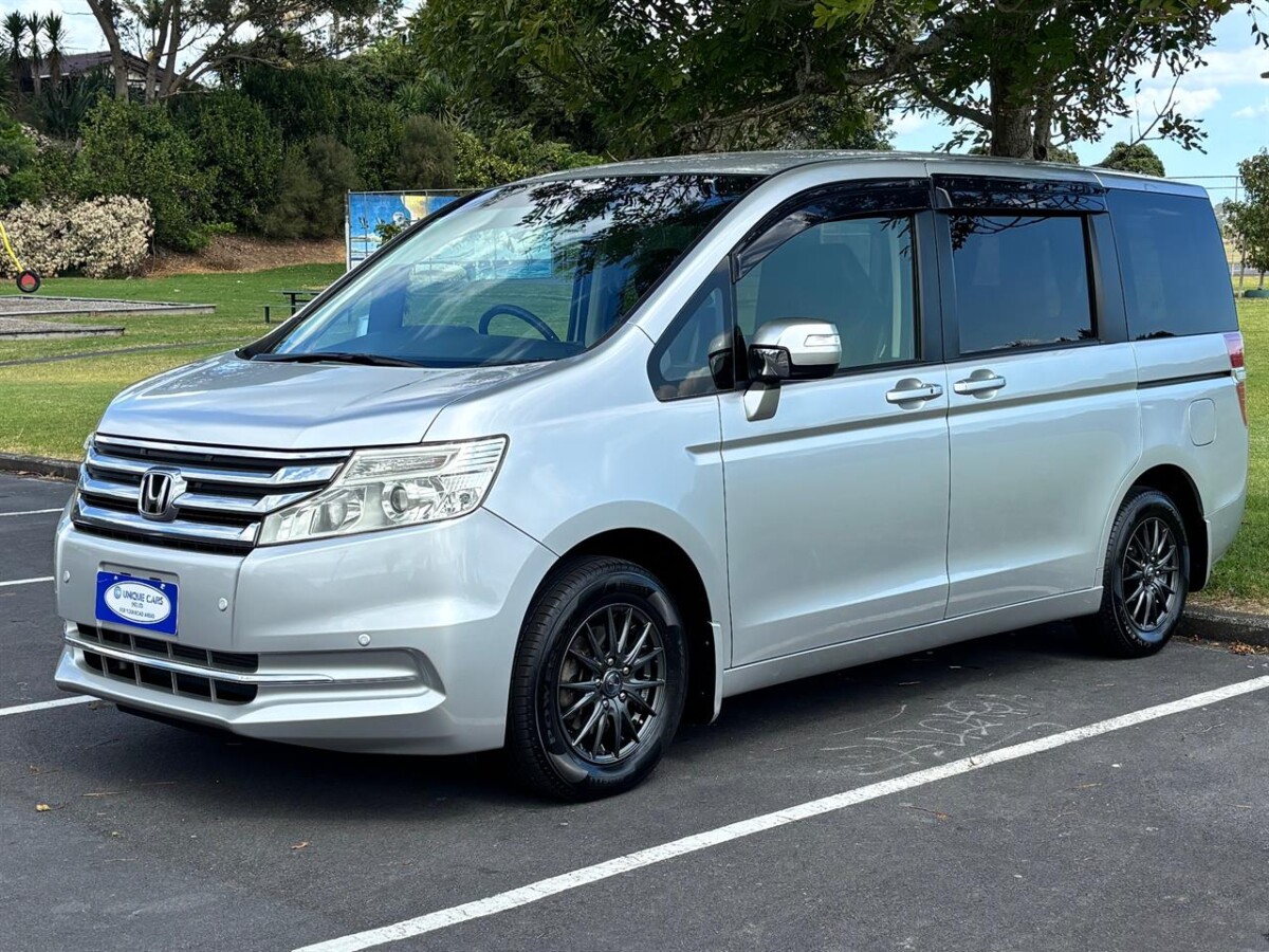 2014 Honda Stepwagon 2.0 G Comfort Selection, Automatic, 5 Door, Van, Silver, 8 Seats (Leather), 2000cc, Petrol, 126,916km