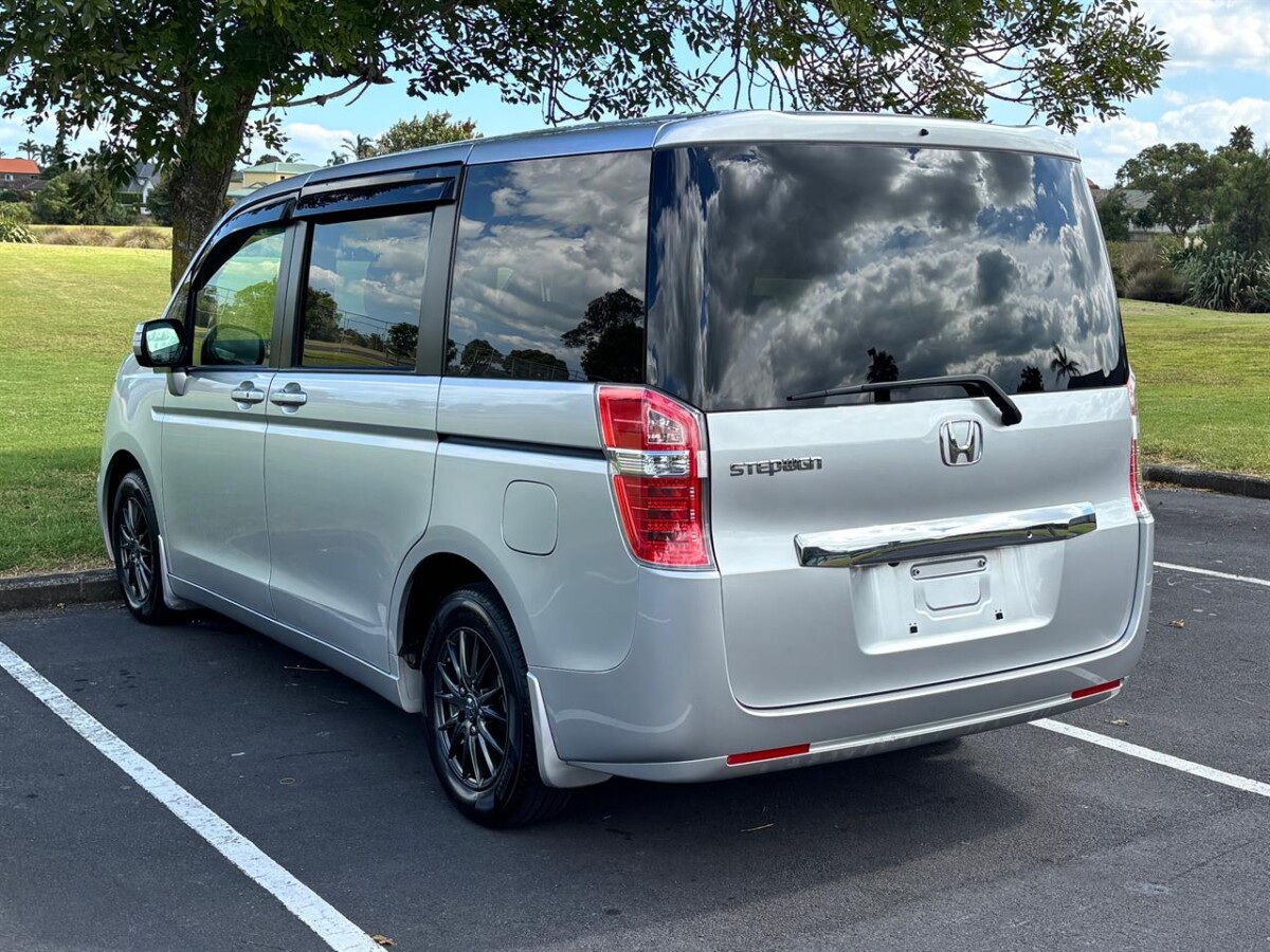 2014 Honda Stepwagon 2.0 G Comfort Selection, Automatic, 5 Door, Van, Silver, 8 Seats (Leather), 2000cc, Petrol, 126,916km