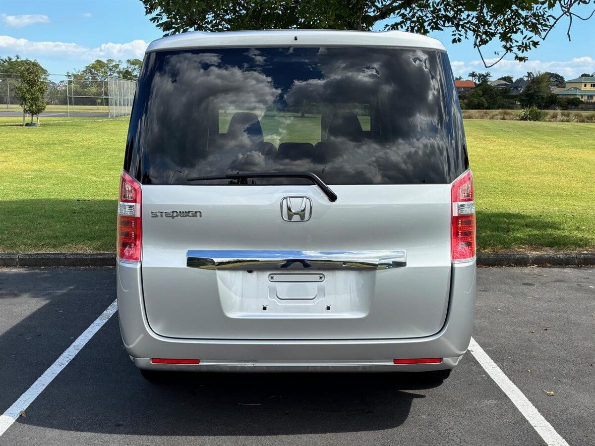 2014 Honda Stepwagon 2.0 G Comfort Selection, Automatic, 5 Door, Van, Silver, 8 Seats (Leather), 2000cc, Petrol, 126,916km