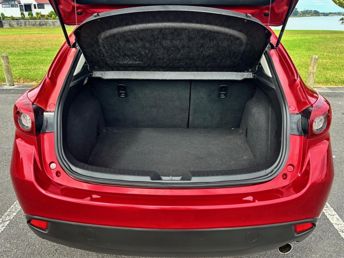 2014 Mazda Axela 15S Skyactiv, With Apple Car Play, Hatchback, Automatic, 1500cc, Petrol, 108,640km
