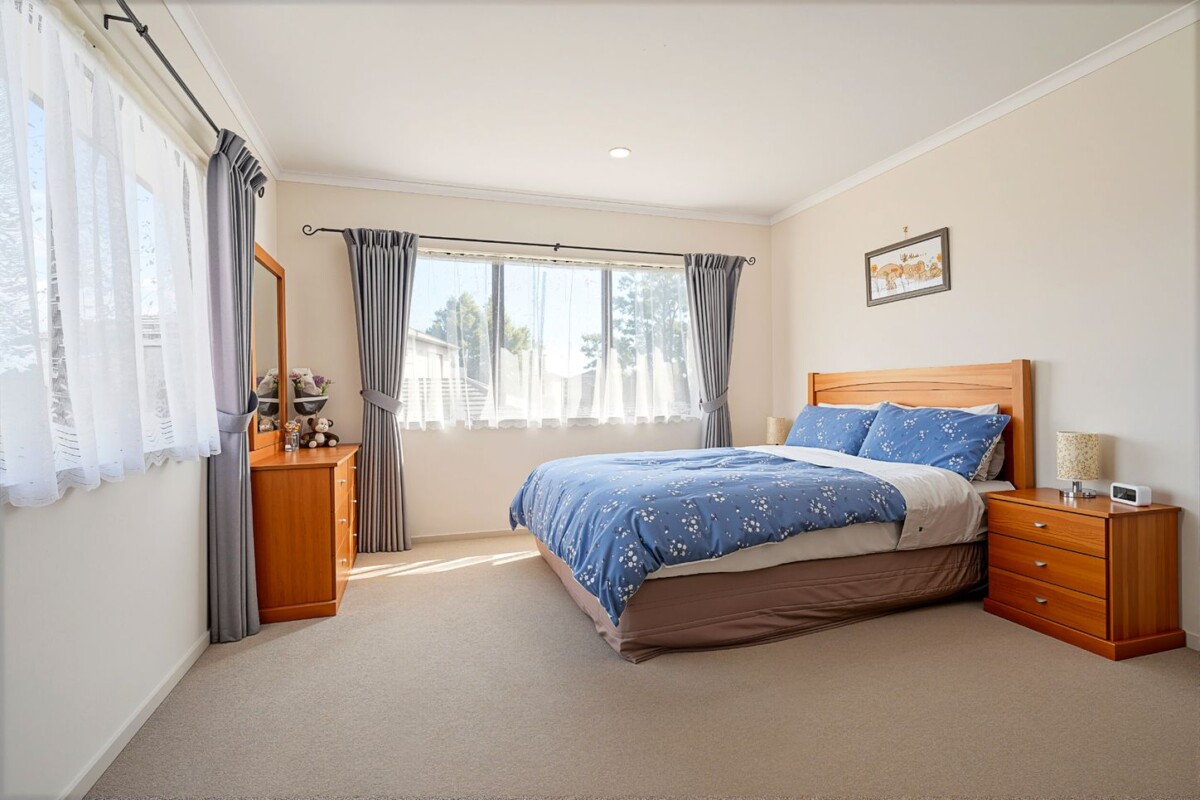Once in 20 years, Owner downsizing, 240m2 5 beds 3.5baths house with double garage on 512m2 section, within walking distance to local schools, including zoning for both Summerland Primary and Western Heights School. With Henderson and Lincoln Road amenities just a short drive away, 48 Basra Drive, Henderson, Auckland