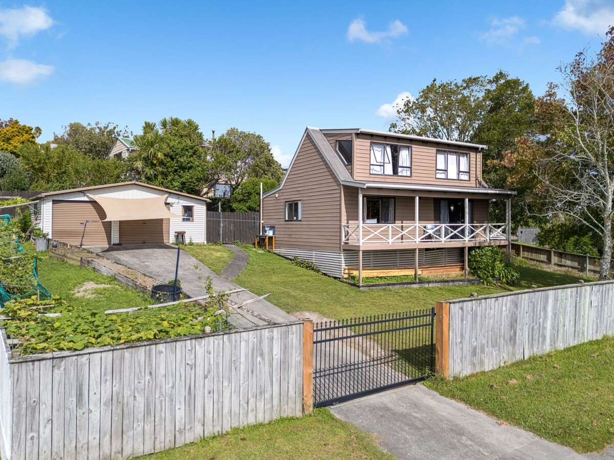 Parkside Living – 820m2 of Corner-Site, 3 beds 1 bath house with standalone double garage, minutes from the Westgate and Northwest shopping hubs, Costco, and easy motorway access, 2 Raelene Place, Massey, Auckland