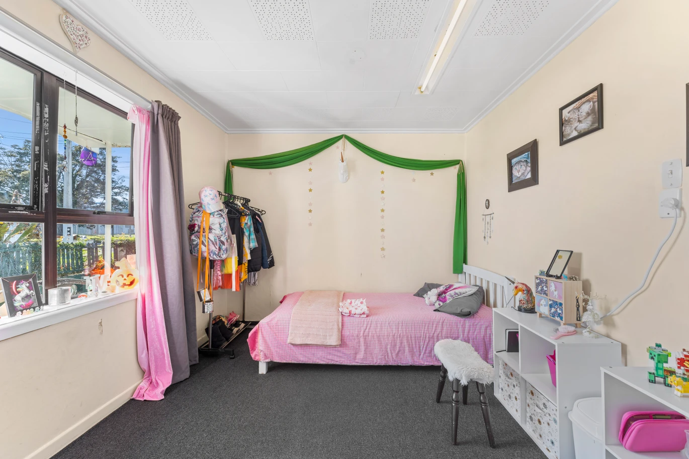 2 TITLES. 2,705m² section and offered as one package, 21 Smiths Ave: 5 beds 2 baths house and 1705m2 section, 23 Smiths Ave: 4 beds 2 baths house and 1000m2 section, close to schools, Papakura town centre, motorway access, 21 & 23 Smiths Avenue Papakura, Auckland