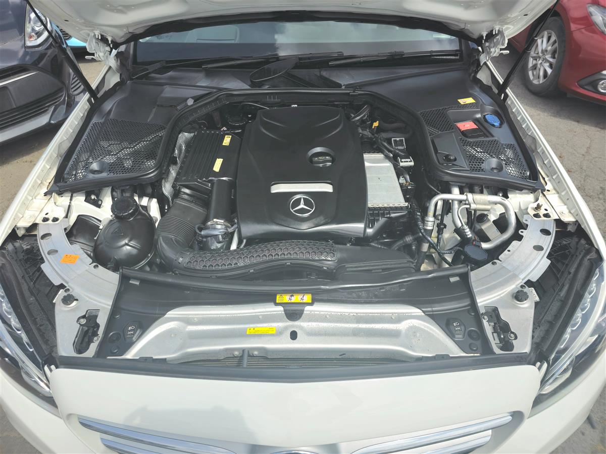 2016 Mercedes-Benz C 200 **Cruise Control**Heating Seats**Half Leather & Electric Seats**Reversing Camera**Machine Face Factory Mags** Sedan Automatic, 5 seats, Petrol, 1,991 cc, 105,572 km