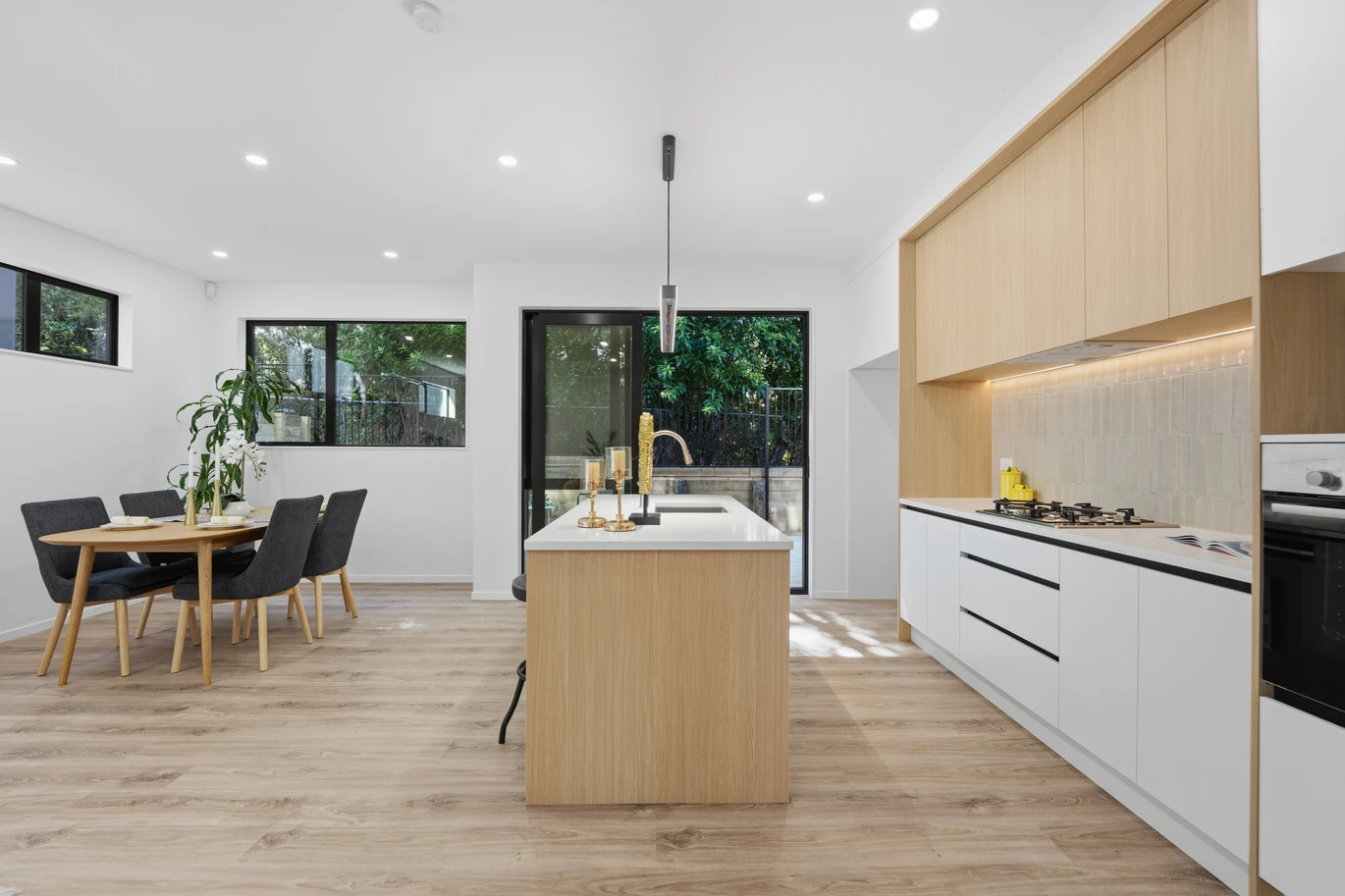 Brandnew standalone 4 beds 2.5 baths home with garage by Crum Park, close to schools, supermarket, Lynn Mall, zonfed for Green Bay Primary/Intermediate and Green Bay High School, Glen Eden Intermediate, 48 Hilling Street Titirangi, Auckland