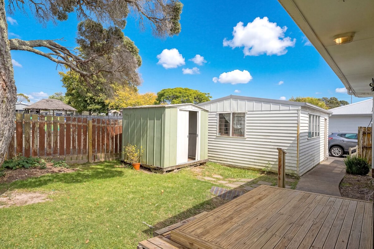Home and income on 716m2 section, 3 beds 1 bath main home + standalone 2 beds ( 1 bed plus 3.2m x 2.6m flexi room) 1 bath minor dwelling, currently rented With a combined return of $1,135 per week, near schools, parks, shops, and transport routes, 50 Barrys Road, Glendene, Auckland