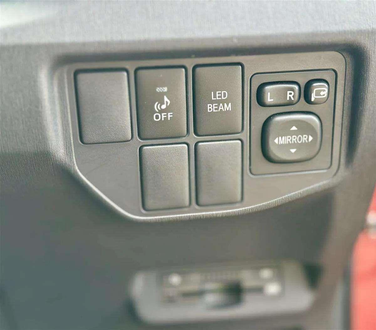 2014 Toyota Prius GS model, Hatchback Automatic, Hybrid, 5 seats, 1,797 cc, 60,749 km