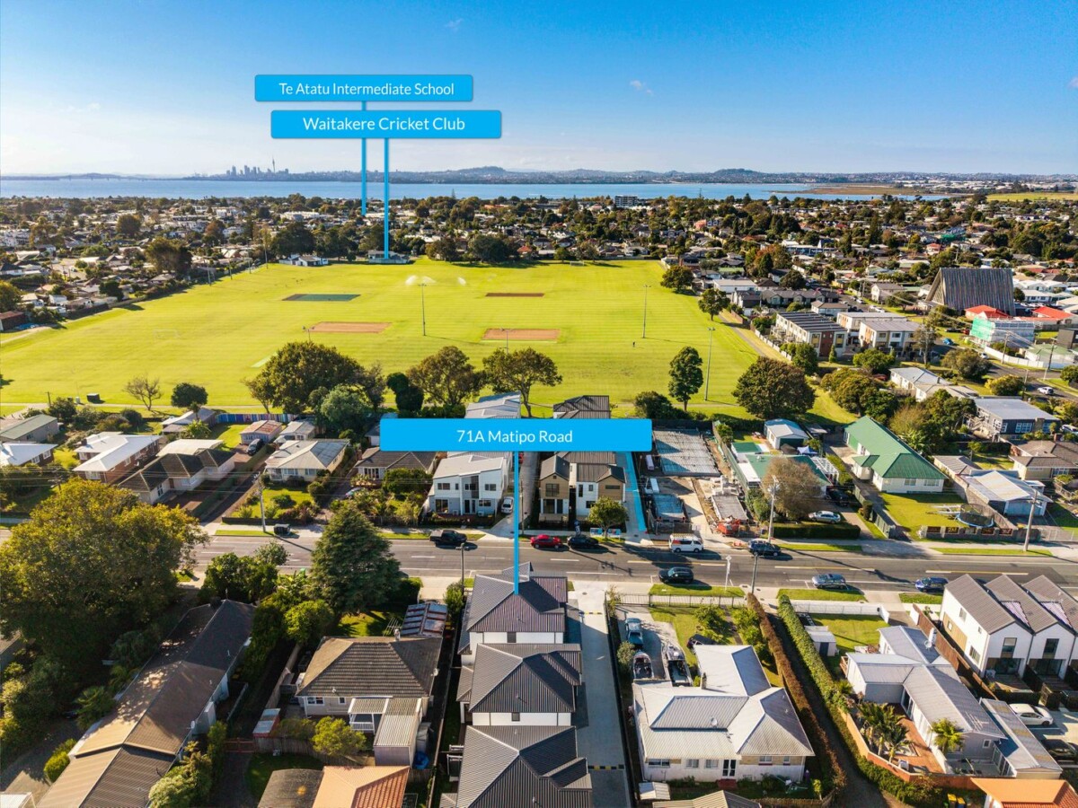 213m2 Brandnew 5 beds 4.5 baths home with garage on 262m2 section, less than a minute from Matipo School, Te Atatu Peninsula Park just moments away. New World, the library, and local amenities are close by, 71A Matipo Road, Te Atatu Peninsula, Auckland