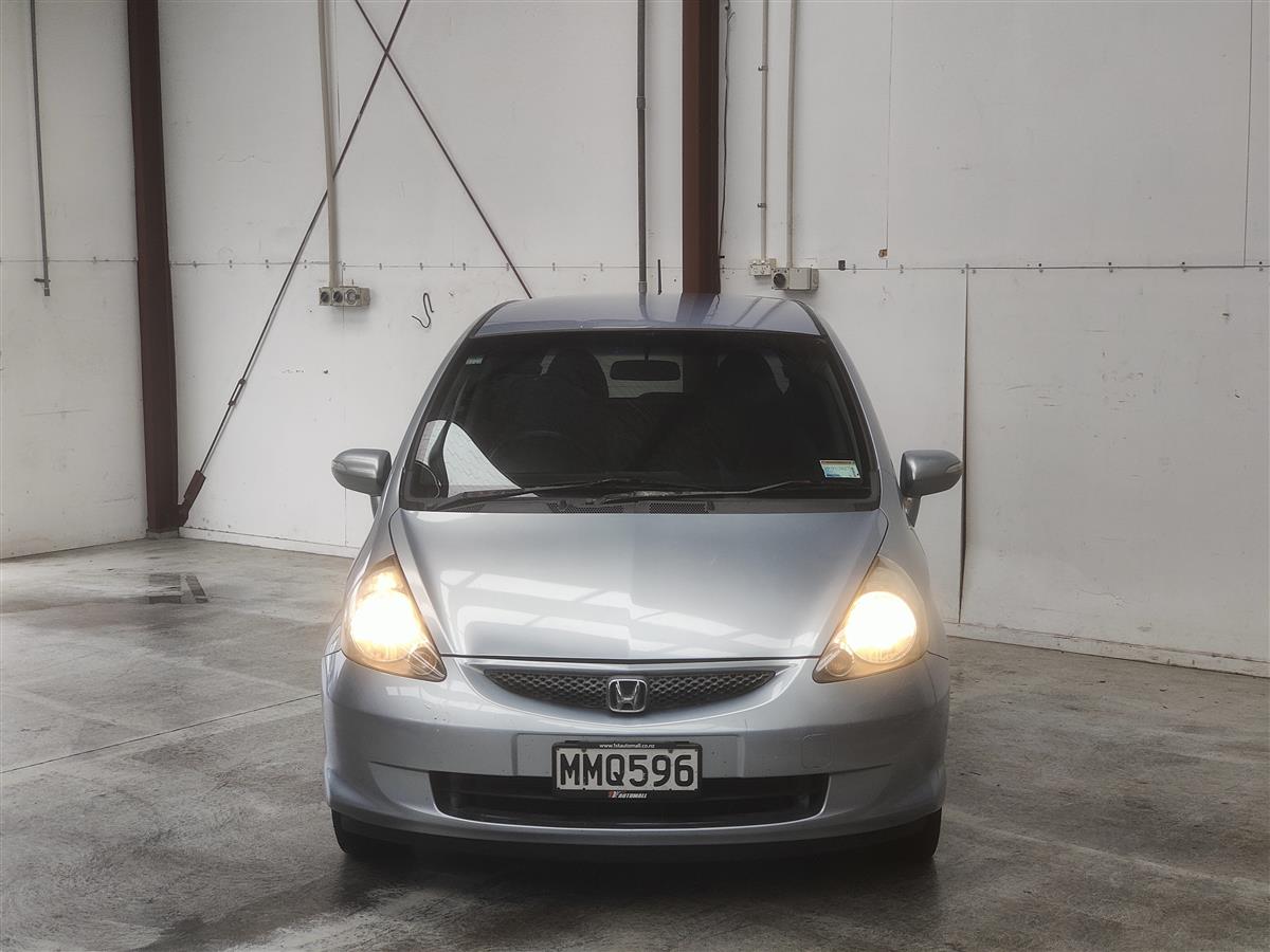 2006 Honda Fit /Hatchback Automatic, 5 seats, 4 owners, Petrol, 1,330 cc, 115,700 km