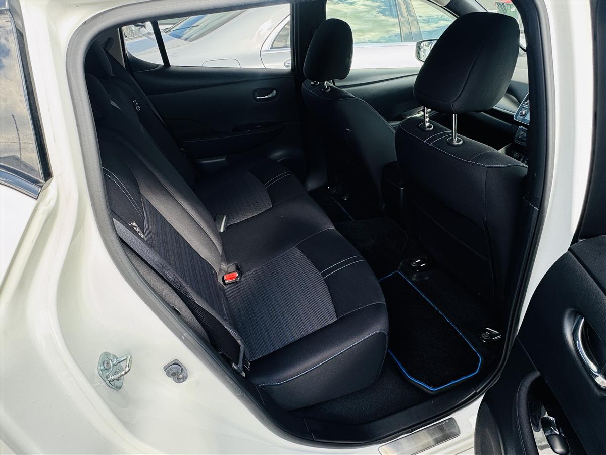 2018 Nissan Leaf G Anniversary Edition Hatchback Automatic, White, 5 seats, Electric, 53,500 km
