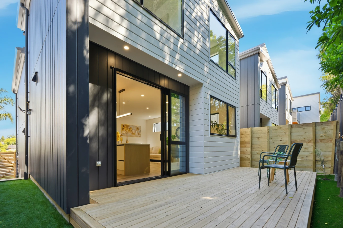 Brandnew standalone 4 beds 2.5 baths home with garage by Crum Park, close to schools, supermarket, Lynn Mall, zonfed for Green Bay Primary/Intermediate and Green Bay High School, Glen Eden Intermediate, 48 Hilling Street Titirangi, Auckland