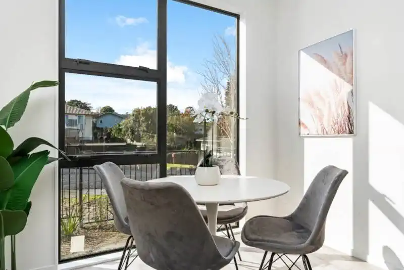 Double Westlake school zone, 3 beds 2.5 baths home with garage, close to schools, shops, supermarket, motorway access, 0.6 km to Sunnynook School, 32C Sequoia Place, Sunnynook, Auckland