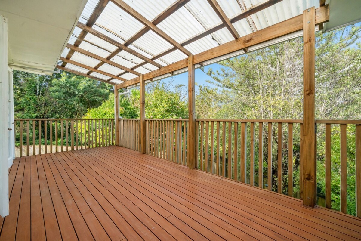 Owner Downsizing after 34 Years, 3 beds 1 bath house with garage, Modern Kitchen, just a short distance from the vibrant Titirangi Village, Zoned for excellent local schools, 24 Atkinson Road, Titirangi, Auckland