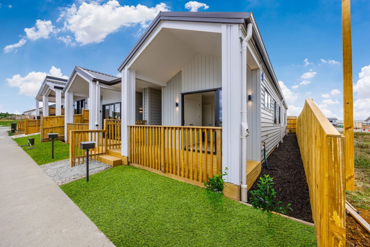 Brandnew 2 beds + study room 1 bath Duplex home with 2 car parks on 175m2 section, close to local amenities, schools, easy motorway access, 16 Ihi Place, Karaka, Auckland