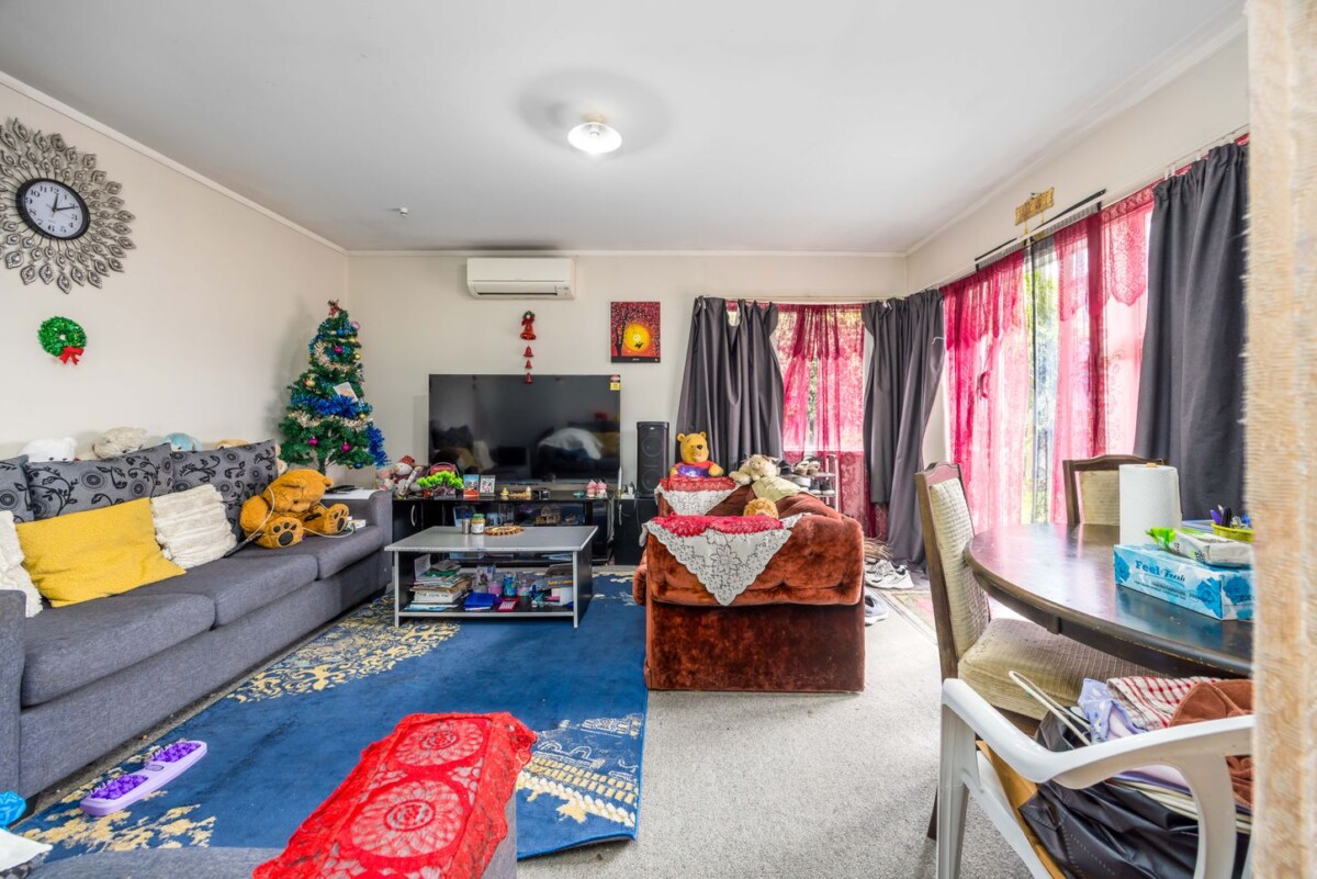 Brick and tile 6 self-contained flats (1x2brm + 5x1brm units) on 1012m2 section, reliable rental income at $127,500pa, Kings College and Otahuhu College just minutes away, close to Royal Auckland Golf Course and quick access to SH20 & SH1, 80 Walmsley Road, Otahuhu, Auckland
