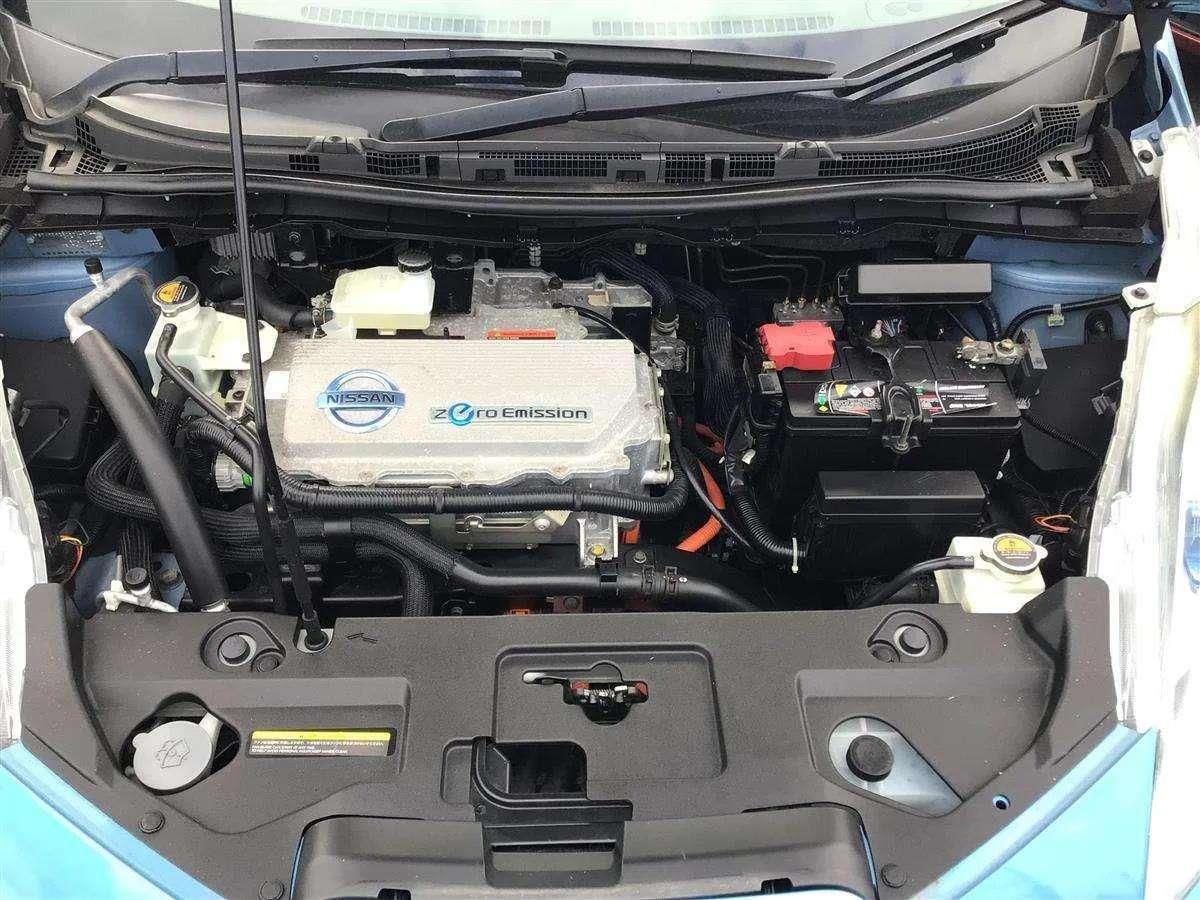2011 Nissan Leaf Hatchback Automatic, Electric, 5 seats, 2 owners, 27,613 km