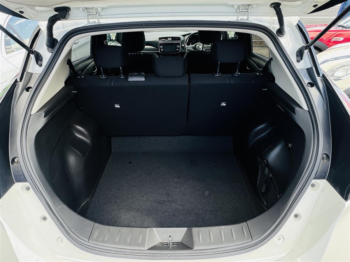 2018 Nissan Leaf G Anniversary Edition Hatchback Automatic, White, 5 seats, Electric, 53,500 km